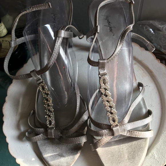 SATIN SILVER 4 INCH HEELS RHINESTONE STRAP FRONT - Picture 10 of 13